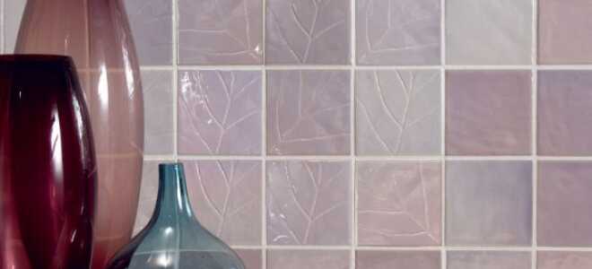 Что делать если отваливается плитка в ванной, в чем причина?