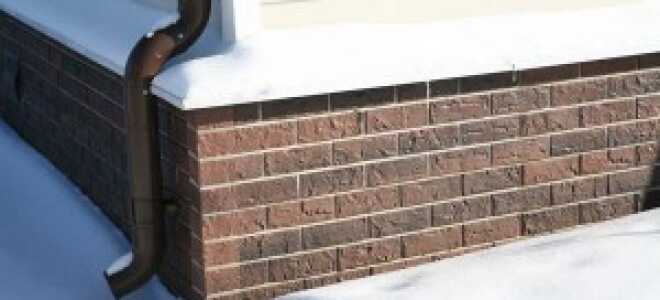 Отделка цоколя дома плиткой