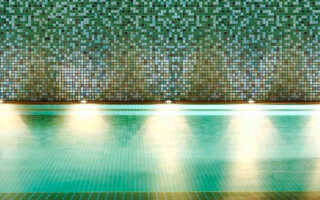 Стеклянная мозаика в интерьере: 19 фото