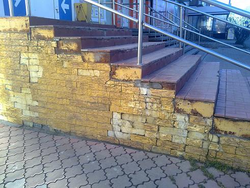 Дешёвая гипсовая «Касавага» на улице не выдержит и 1 сезона.