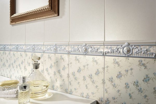 С цветочным принтом