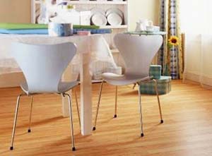 Кухня и ламинат на полу