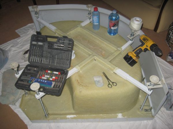 Инструменты для ремонта поддона