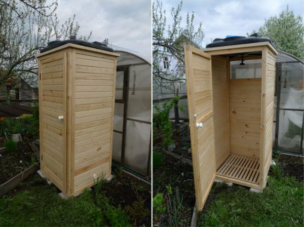 Кабинка из дерева