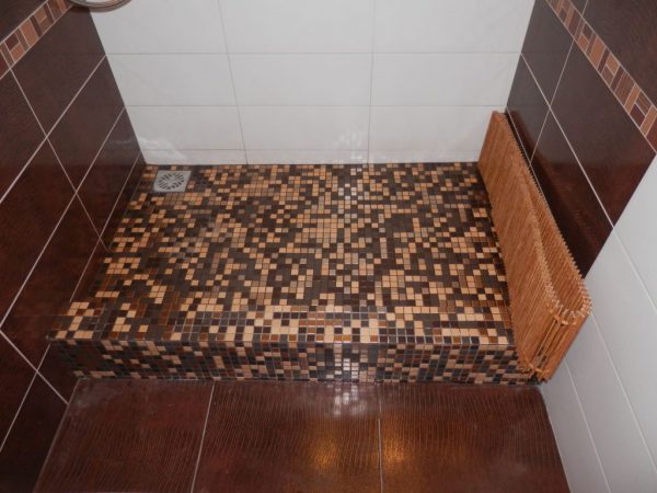 Оформление подиума мозаикой 