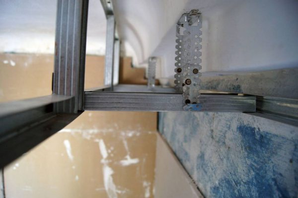 Крепление профиля