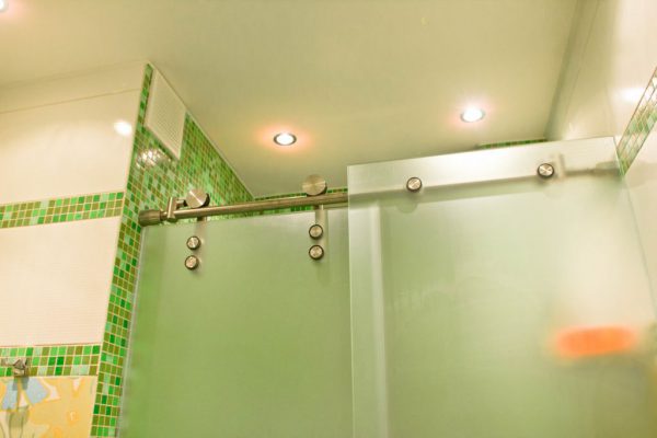 Раздвижные стеклянные шторки